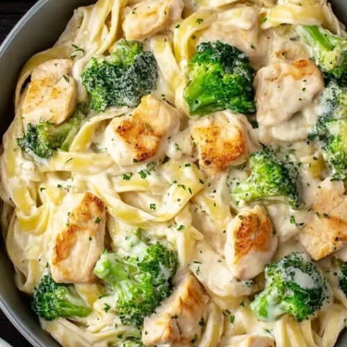 One Pot Chicken Broccoli Alfredo (Easy & Creamy) extra recipe photo